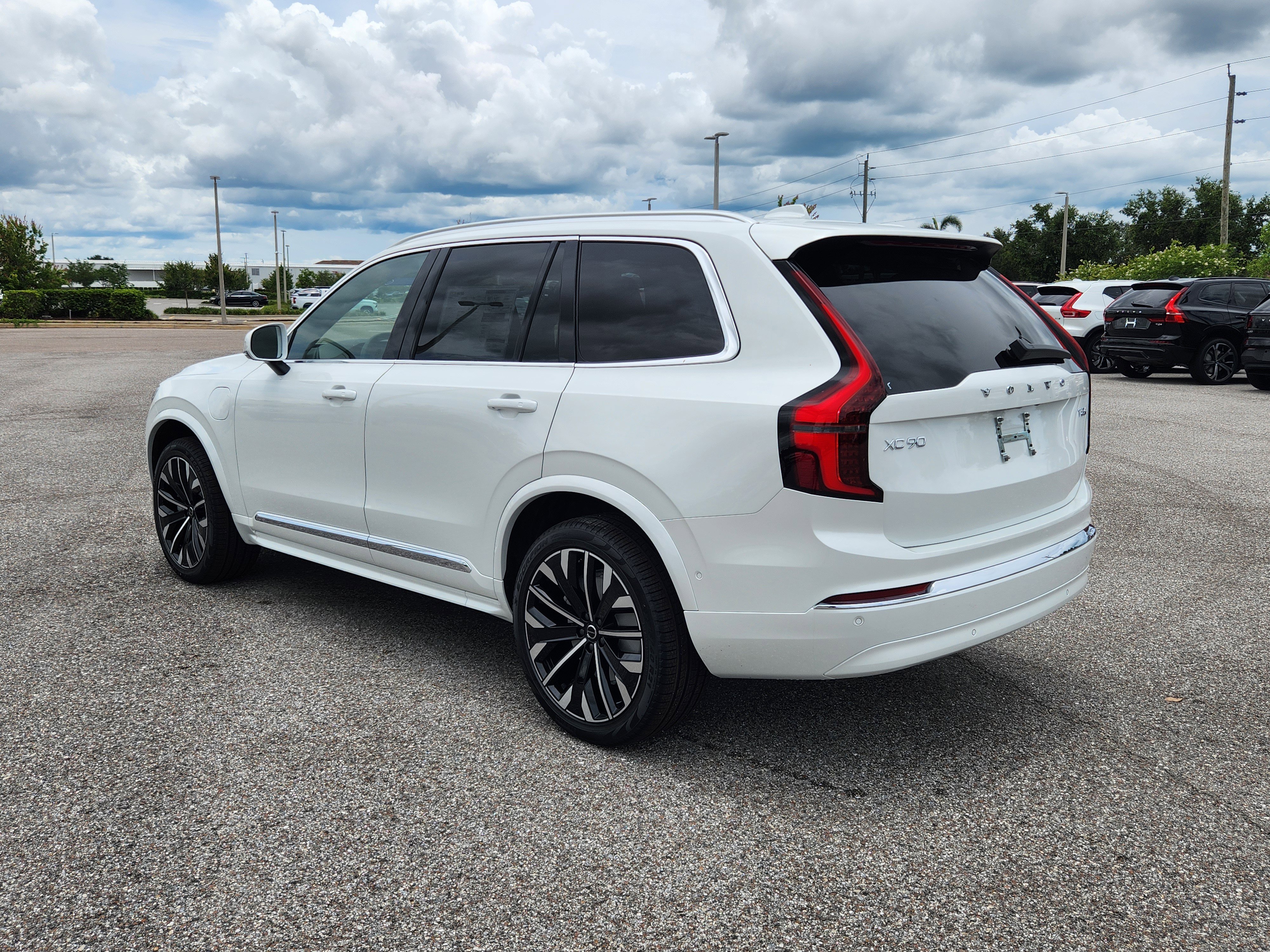 New 2025 Volvo XC90 T8 Plus w/ Protection Package image 5