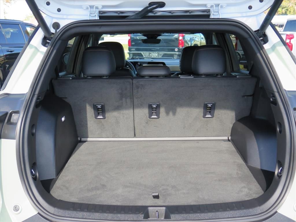 Used 2025 Chevrolet Equinox ACTIV w/ Safety and Technology Package image 17