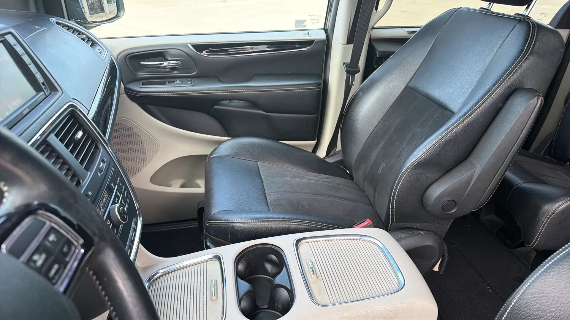 Used 2019 Dodge Grand Caravan SXT w/ Driver Convenience Group FWD image 59
