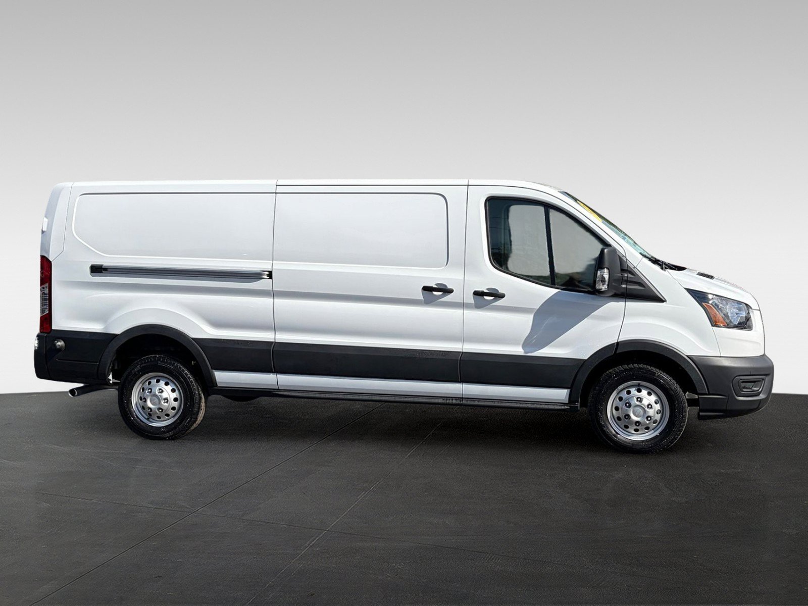 Used 2025 Ford Transit 150 Low Roof AWD image 4