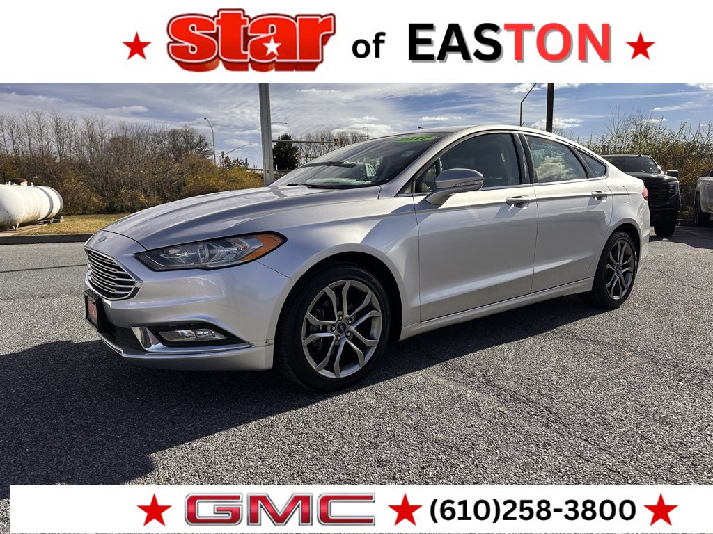 Used 2017 Ford Fusion SE w/ Equipment Group 201A image 2