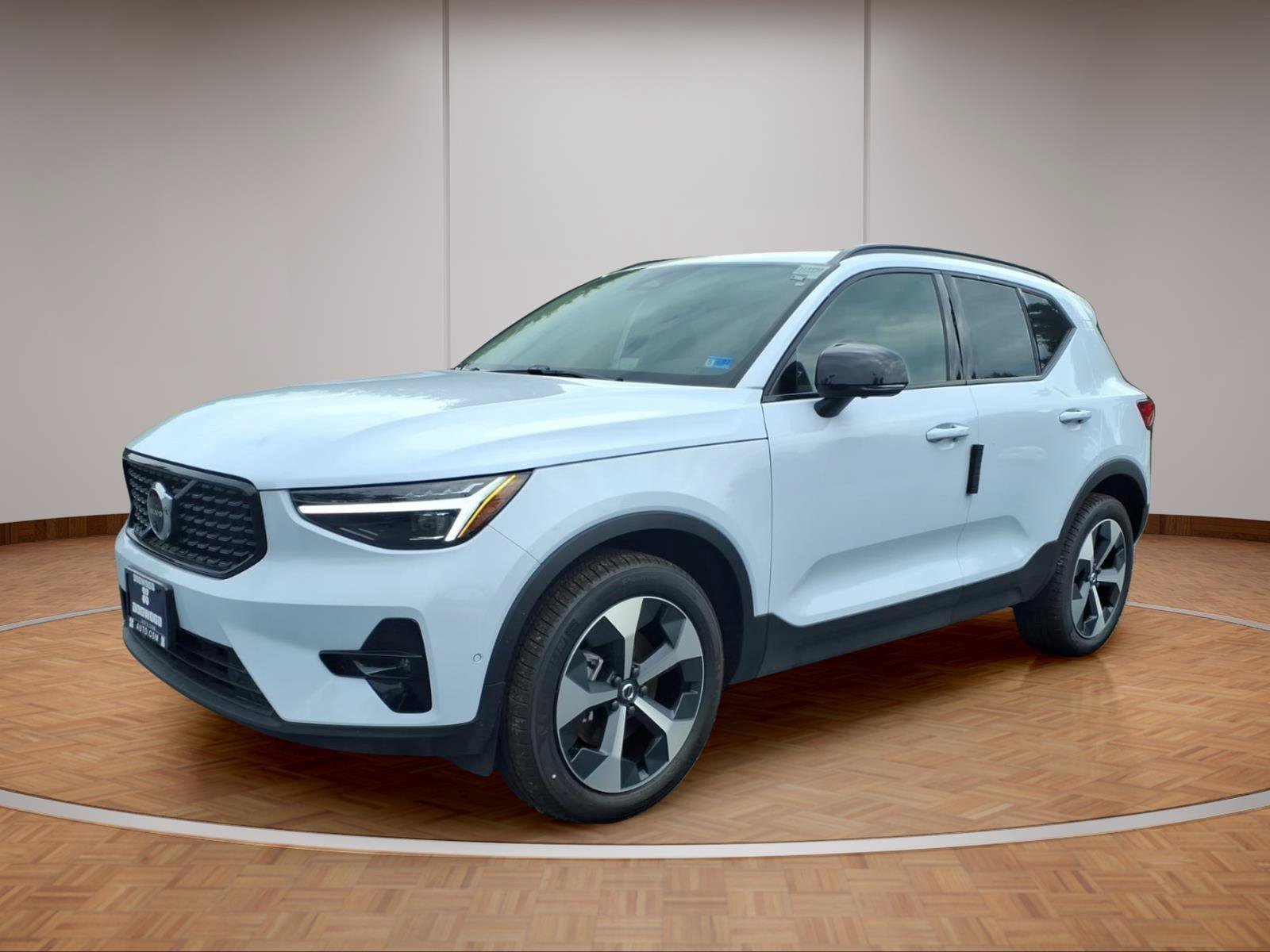 New 2026 Volvo XC40 B5 Plus w/ Protection Package Premier AWD/4WD image 3