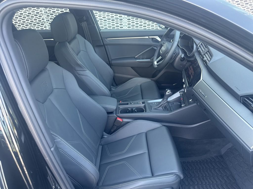 Certified 2025 Audi Q3 2.0T Premium w/ Convenience Package AWD/4WD image 37