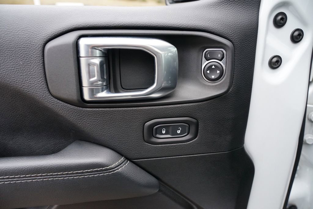 Used 2022 Jeep Wrangler Unlimited Sahara w/ Cold Weather Group image 18