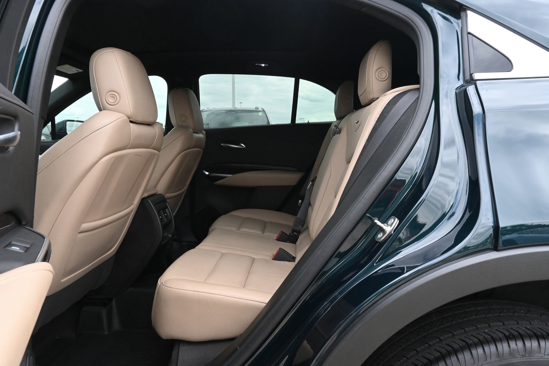 Used 2024 Cadillac XT4 Premium Luxury w/ Cold Weather Package FWD image 20