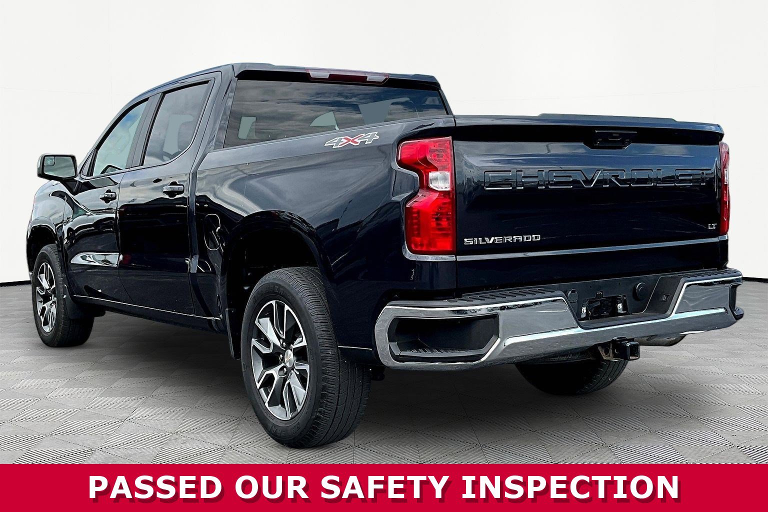 Used 2022 Chevrolet Silverado 1500 LT AWD/4WD image 4
