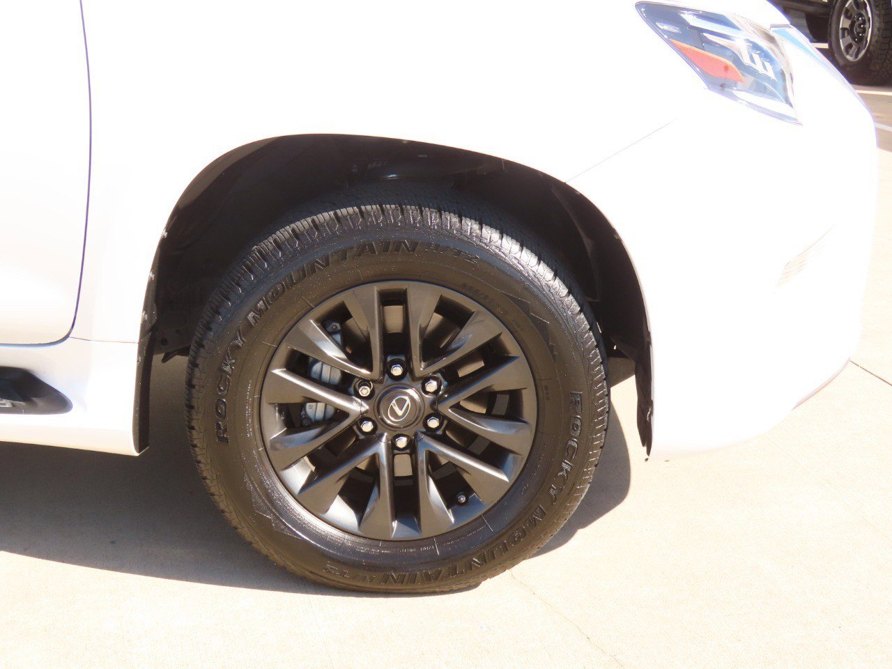 Used 2020 Lexus GX 460 Premium w/ Premium Package image 7