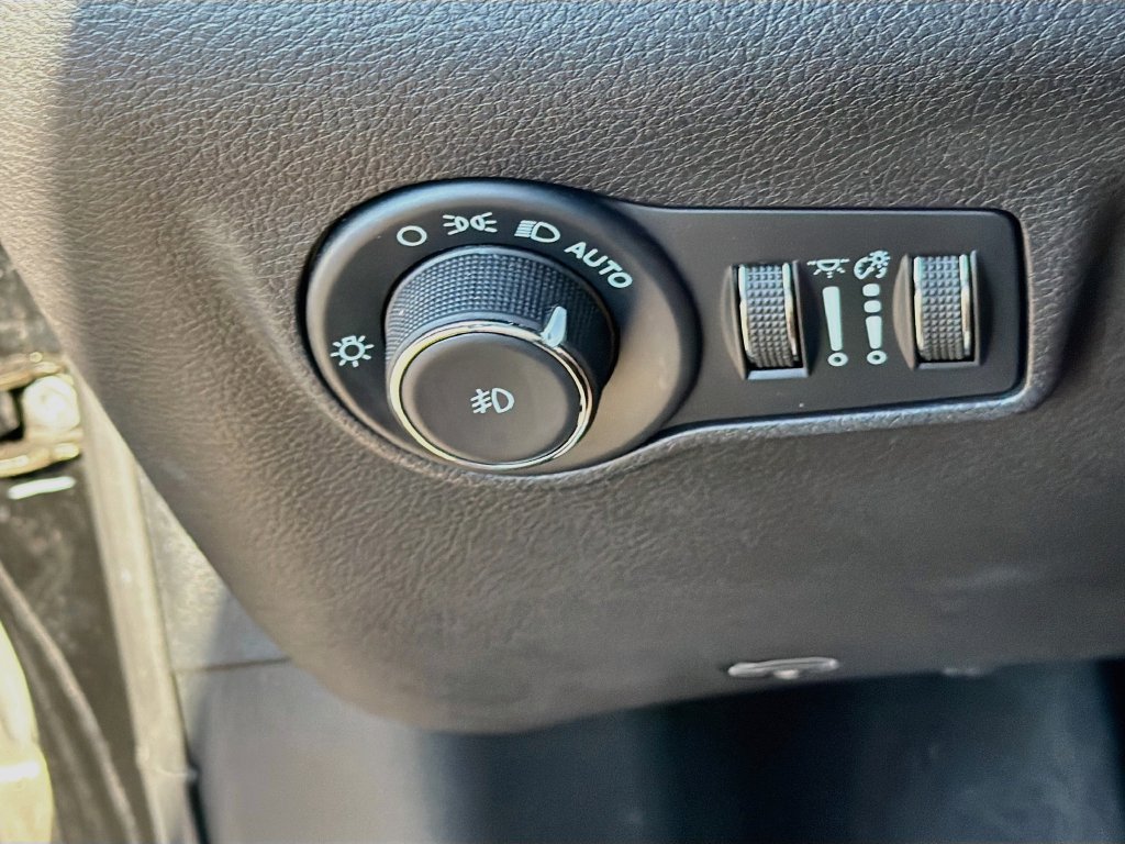 Used 2024 Jeep Compass Latitude AWD/4WD image 27