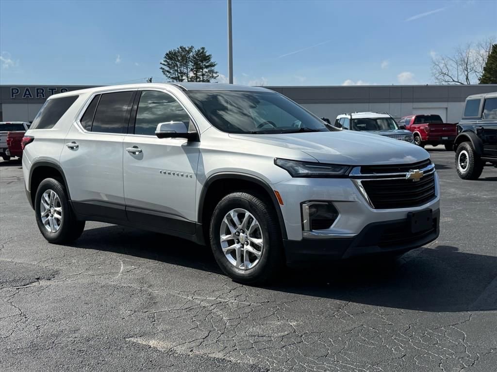 Used 2022 Chevrolet Traverse LS image 2
