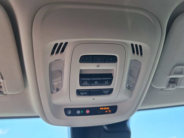 Used 2023 Buick Envision Avenir AWD/4WD image 28