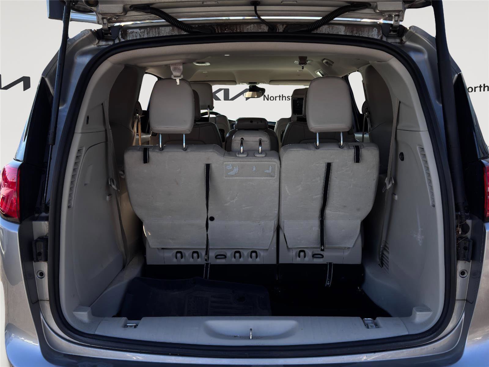 Used 2020 Chrysler Pacifica Touring-L Plus image 29