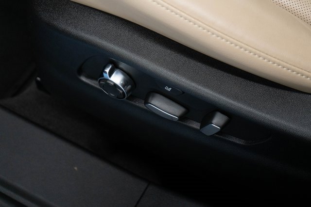 Used 2024 Cadillac XT4 Premium Luxury image 17