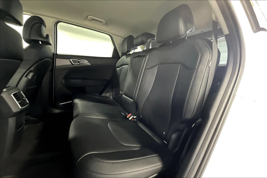 Used 2026 Kia Sportage EX FWD image 8