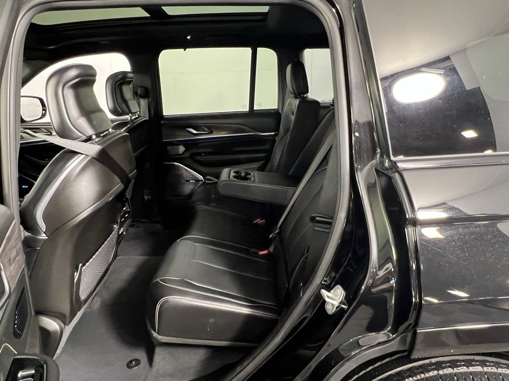 Used 2022 Jeep Grand Cherokee Overland w/ Advanced Protech Group III image 27