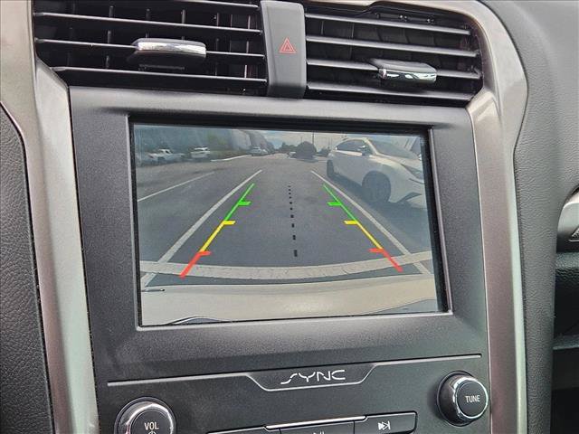 Used 2019 Ford Fusion SE FWD image 14