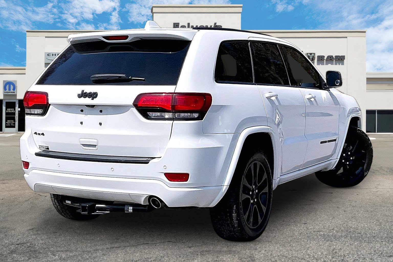 Used 2018 Jeep Grand Cherokee Altitude image 2