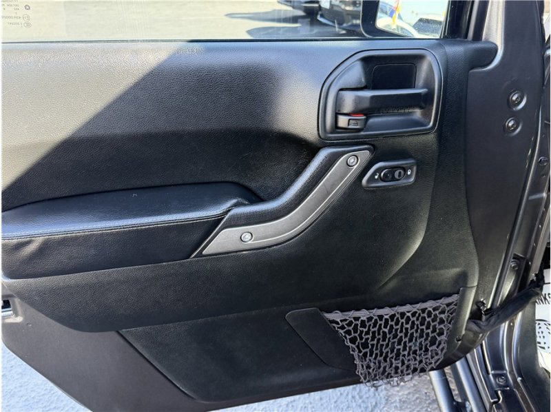 Used 2018 Jeep Wrangler Unlimited Sport image 14