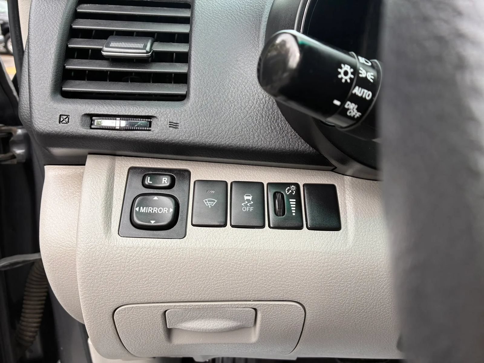 Used 2011 Toyota Highlander 4WD w/ Tech Pkg image 18