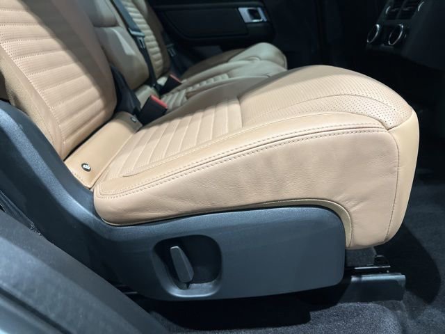 Used 2024 Land Rover Discovery Dynamic SE AWD/4WD image 47