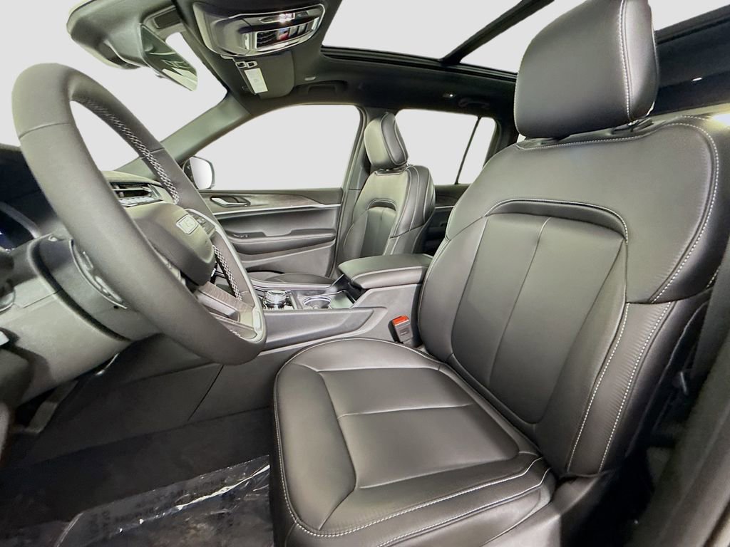 New 2025 Jeep Grand Cherokee Limited w/ Black Appearance Package image 10