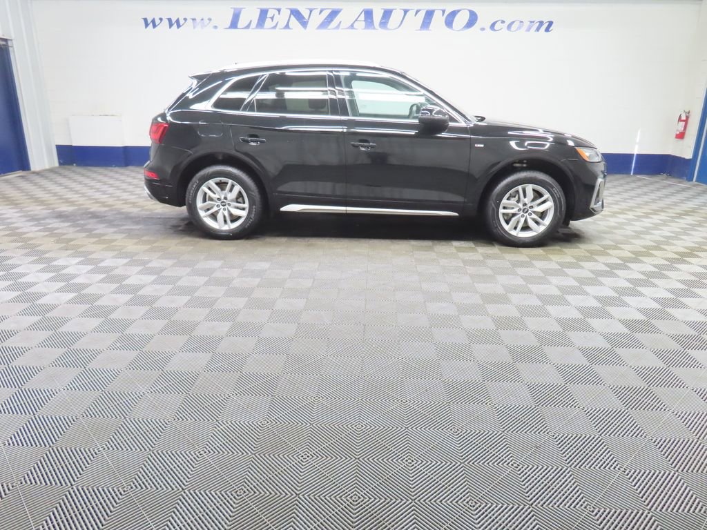 Used 2023 Audi Q5 2.0T Premium w/ Convenience Package AWD/4WD image 2