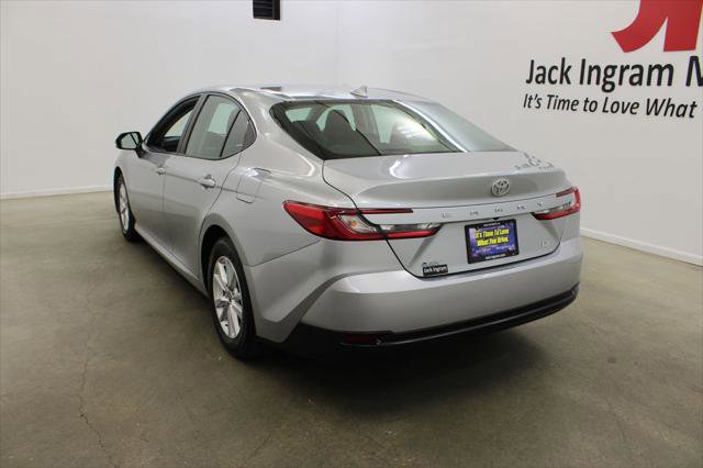 Used 2025 Toyota Camry LE FWD image 3