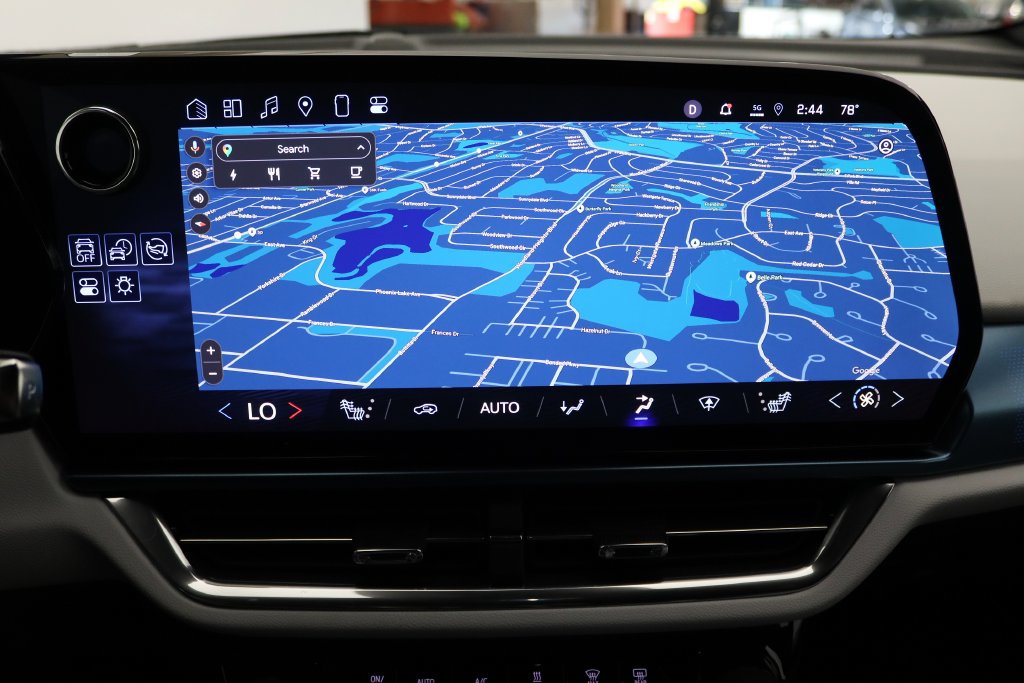 Certified 2025 Chevrolet Equinox EV LT FWD image 21