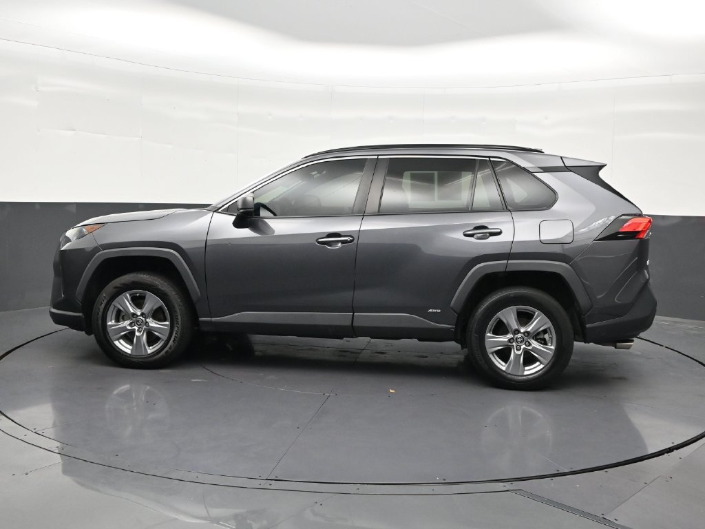 Used 2022 Toyota RAV4 LE AWD/4WD image 2