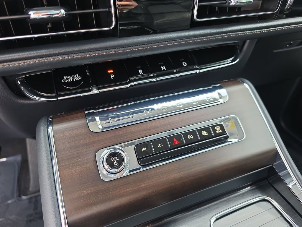 Used 2025 Lincoln Aviator Reserve w/ Equipment Group 201A AWD/4WD image 18