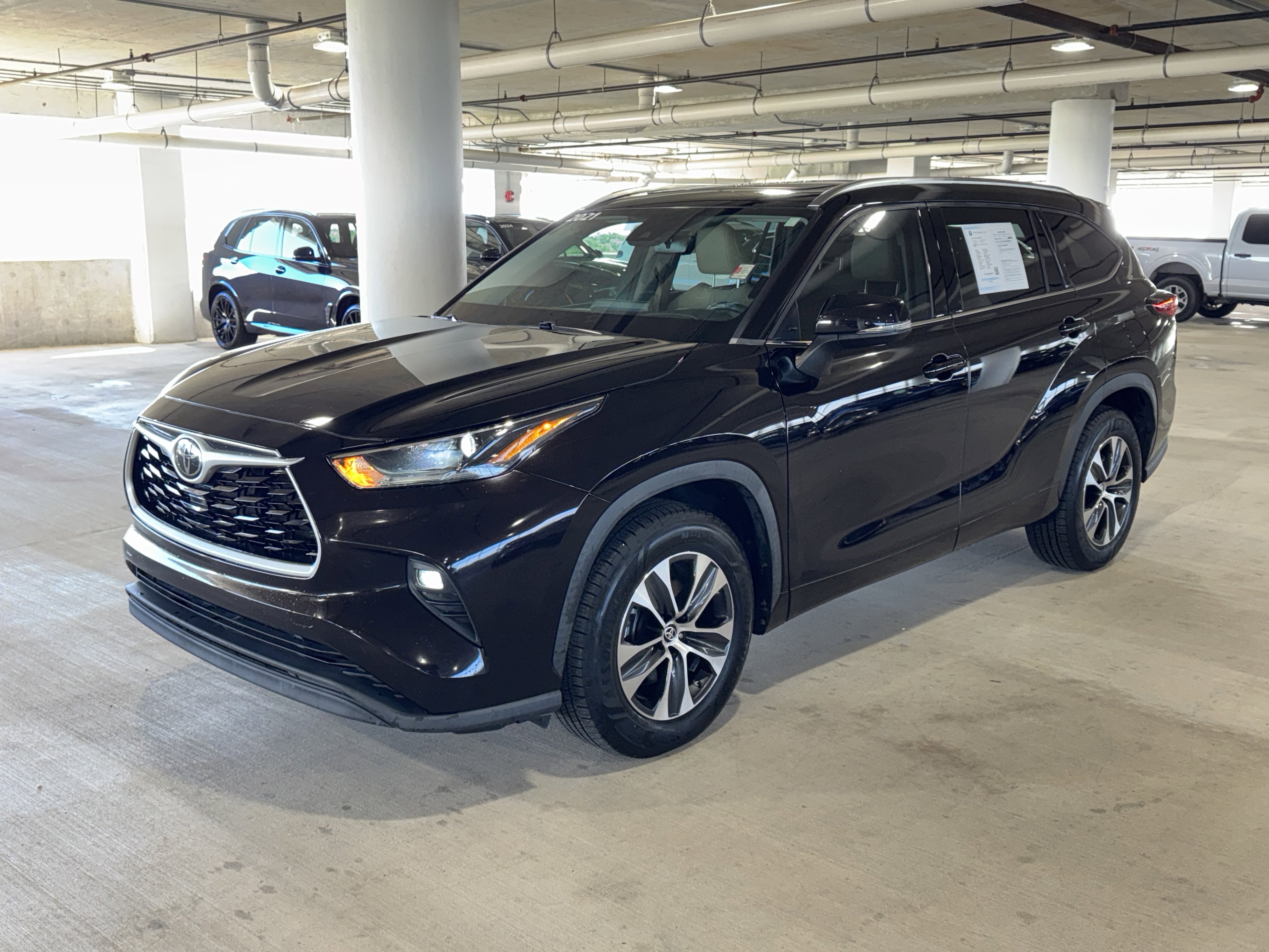 Used 2021 Toyota Highlander XLE image 4