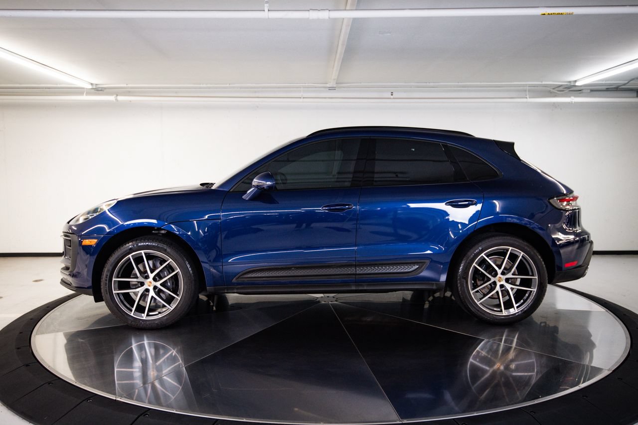 Certified 2024 Porsche Macan AWD/4WD image 2