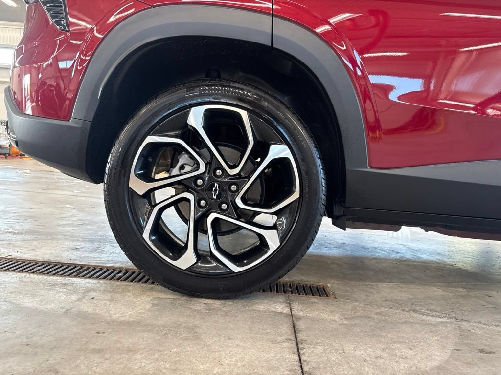 Used 2024 Chevrolet Trax RS FWD image 21