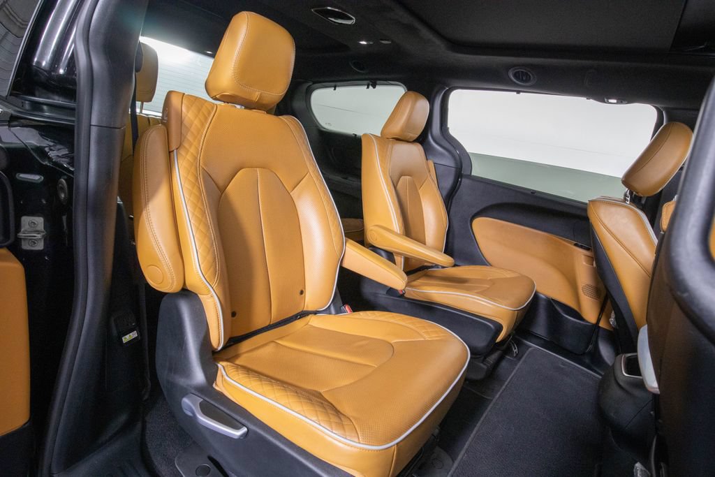 Used 2021 Chrysler Pacifica Pinnacle FWD image 12
