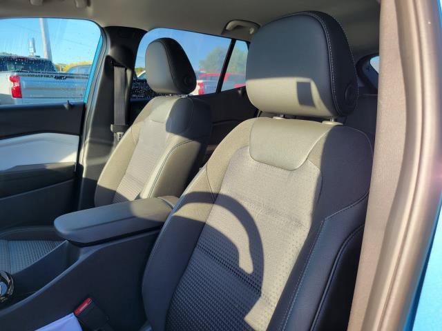 Used 2025 Chevrolet Trax LT w/ LT Convenience Package FWD image 11
