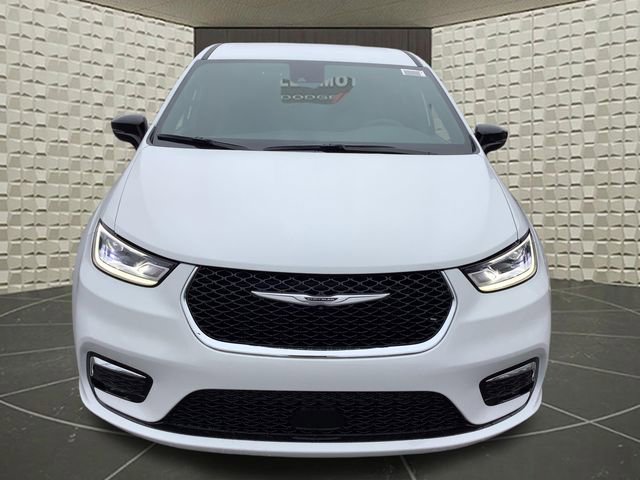 New 2026 Chrysler Pacifica Select AWD/4WD image 3