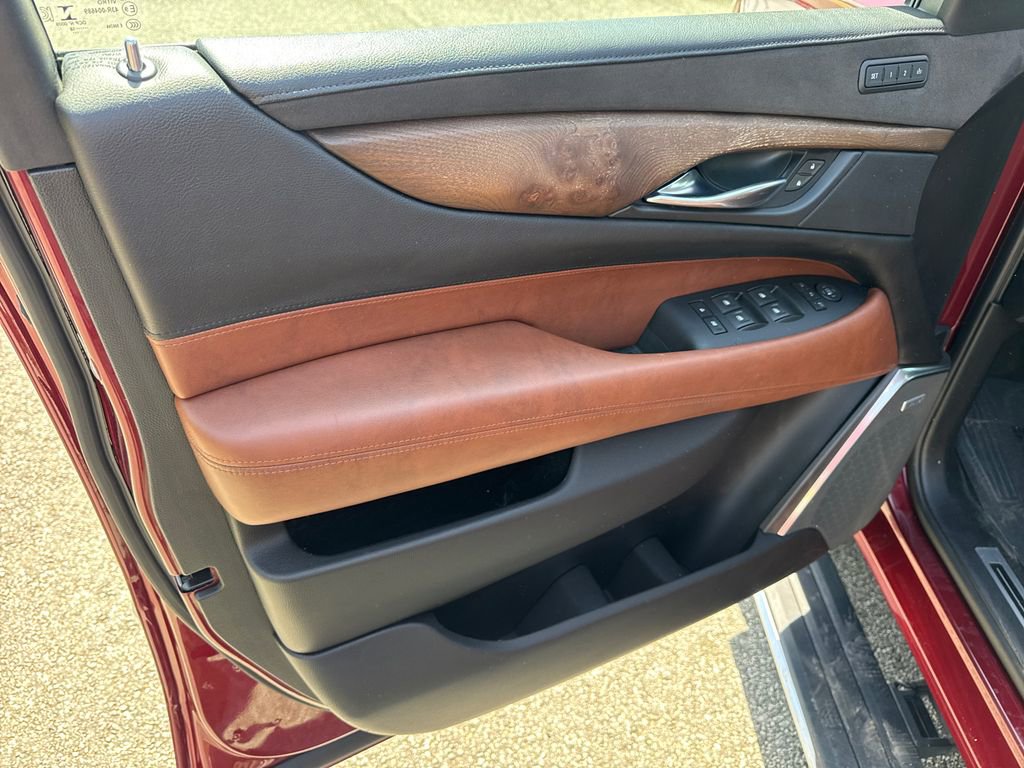 Used 2018 Cadillac Escalade ESV Premium Luxury image 10