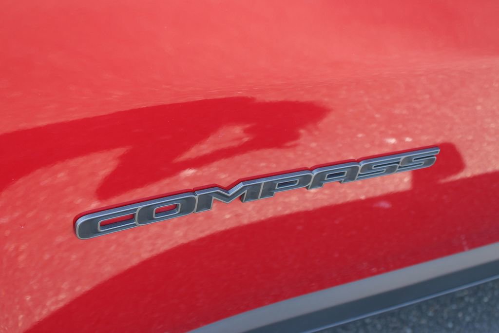 Used 2025 Jeep Compass Trailhawk AWD/4WD image 19
