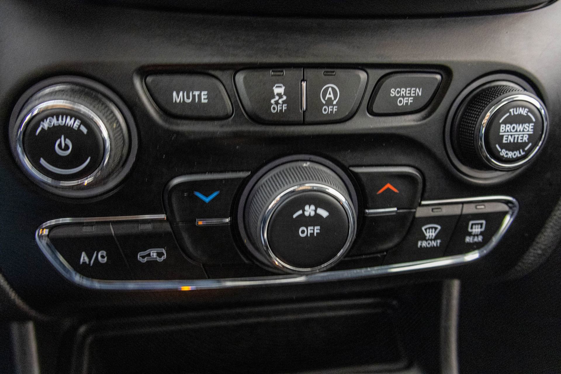 Used 2021 Jeep Cherokee Latitude Plus image 26