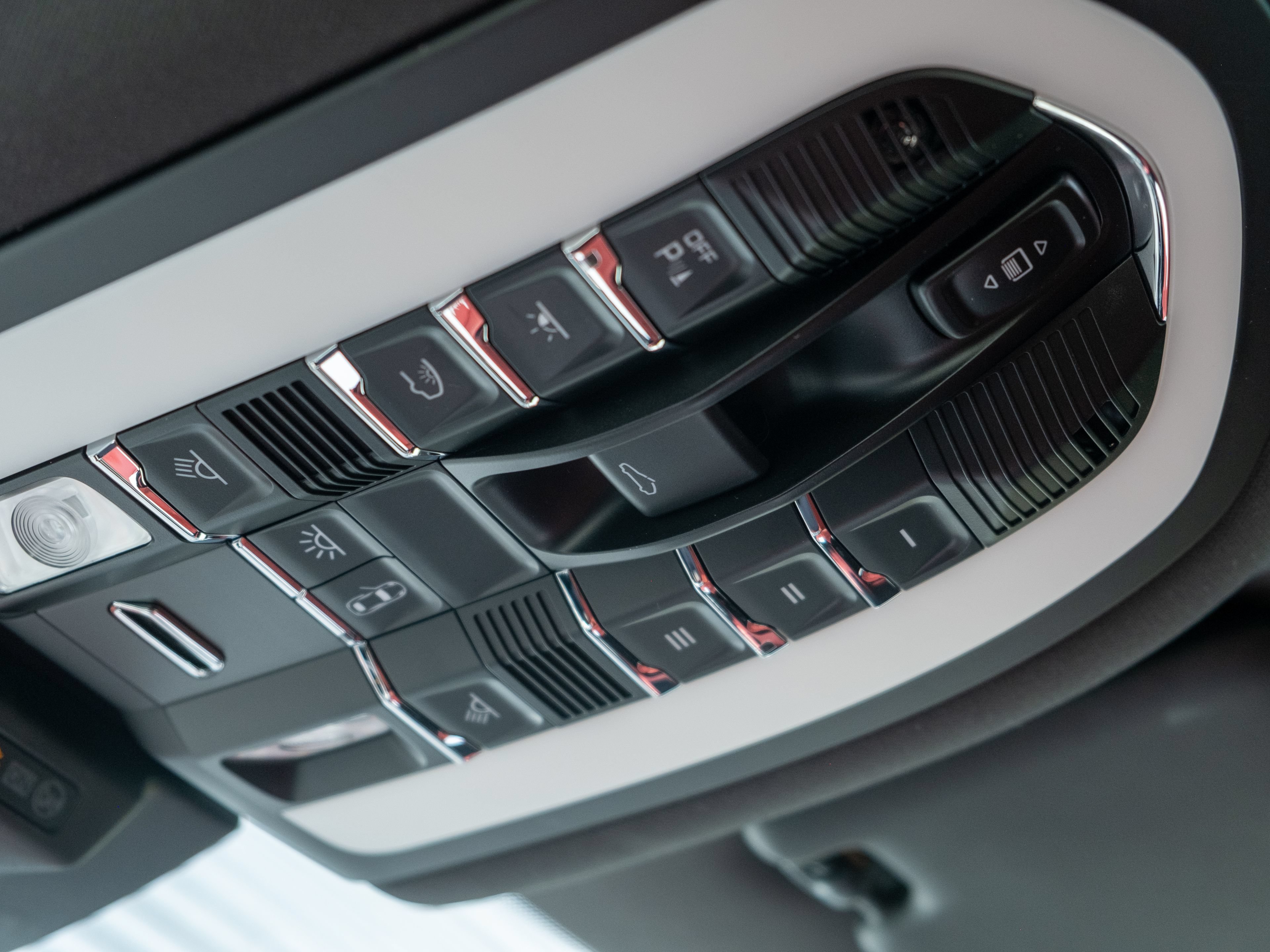 Certified 2021 Porsche Macan S AWD/4WD image 35