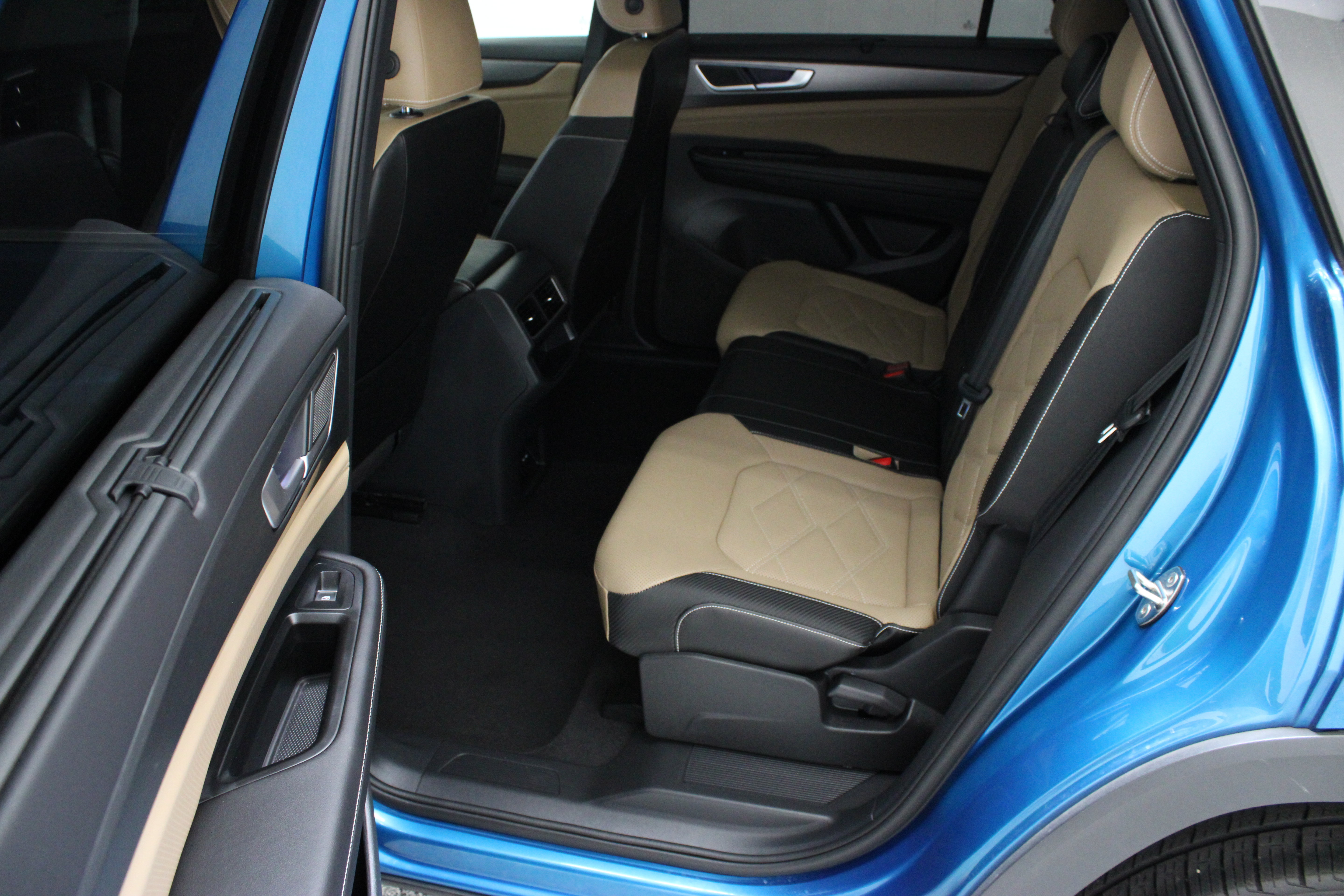 Used 2024 Volkswagen Atlas Cross Sport SE FWD image 27