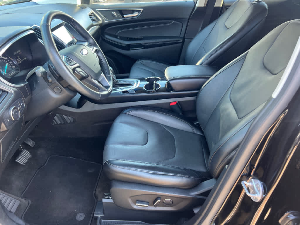 Used 2018 Ford Edge Titanium w/ Equipment Group 301A AWD/4WD image 9