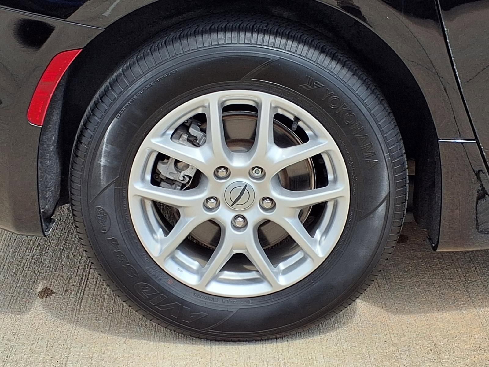 Used 2024 Chrysler Pacifica Touring-L image 26