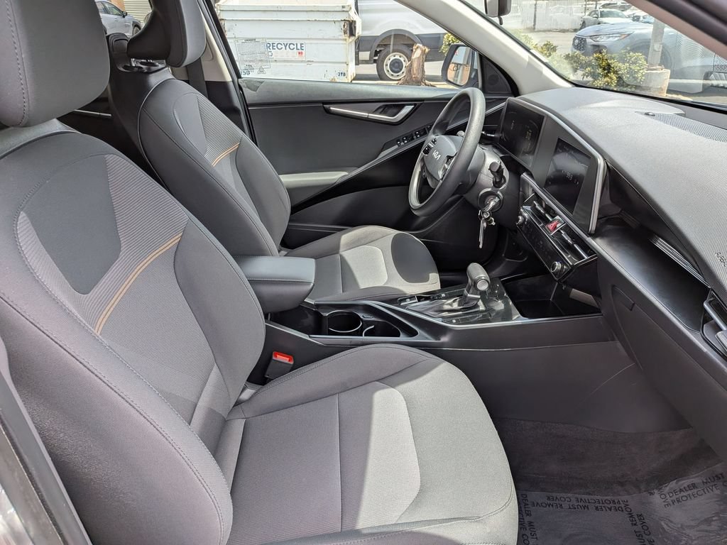 Used 2025 Kia Niro LX FWD image 31