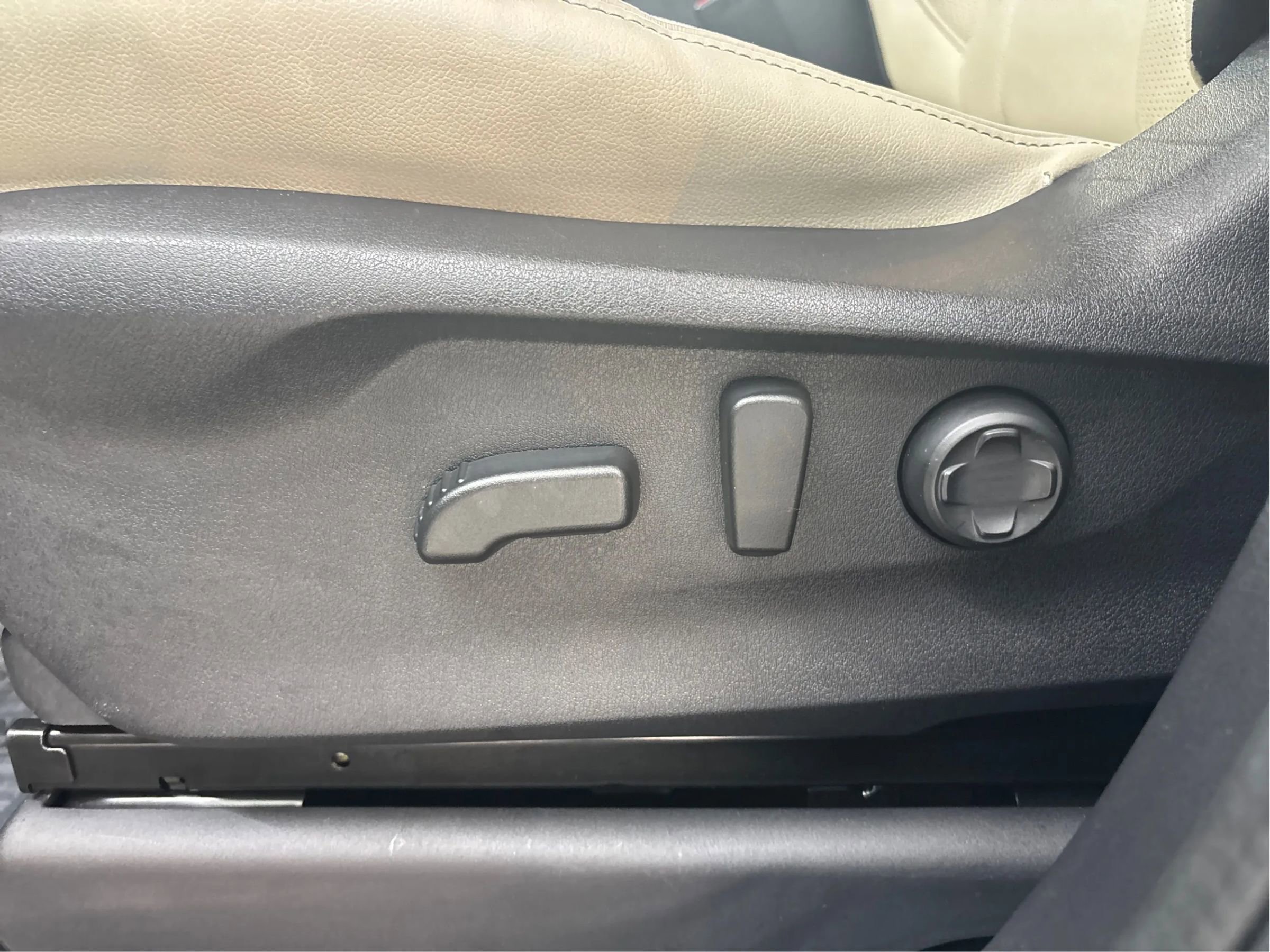 Used 2023 Subaru Ascent Limited image 23