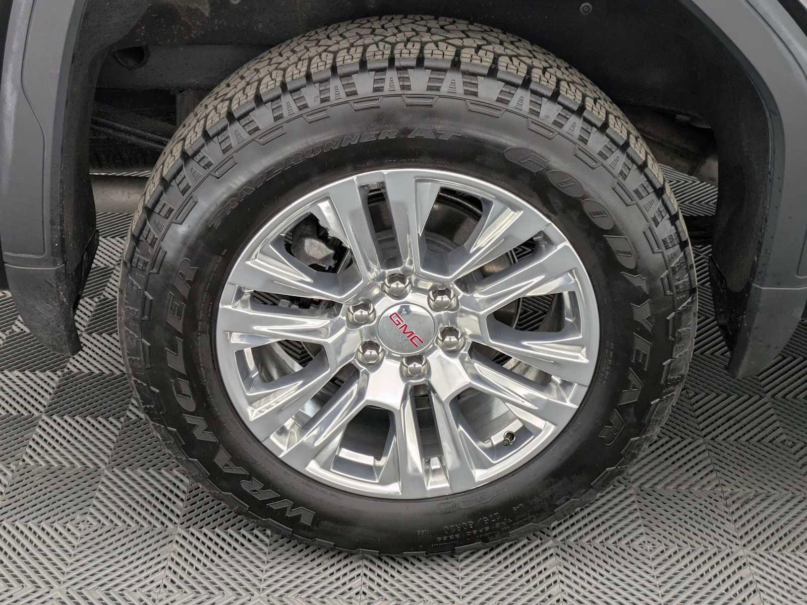 Used 2025 GMC Sierra 1500 Denali w/ Technology Package AWD/4WD image 12