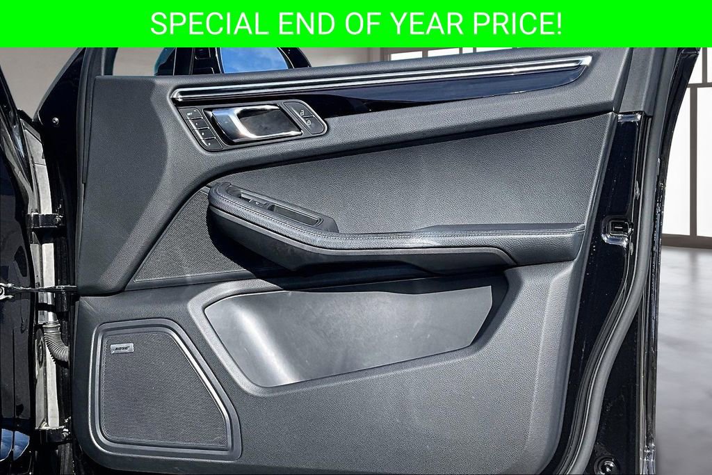 Used 2023 Porsche Macan Turbo image 28