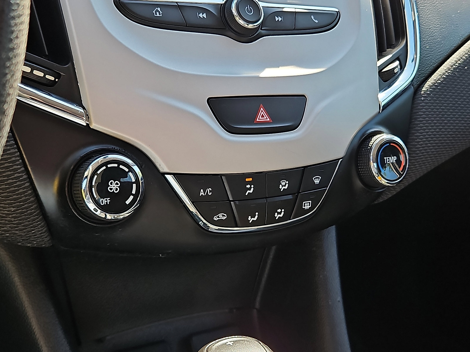 Used 2017 Chevrolet Cruze LS FWD image 15