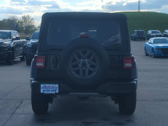 Used 2025 Jeep Wrangler Unlimited Sport AWD/4WD image 4