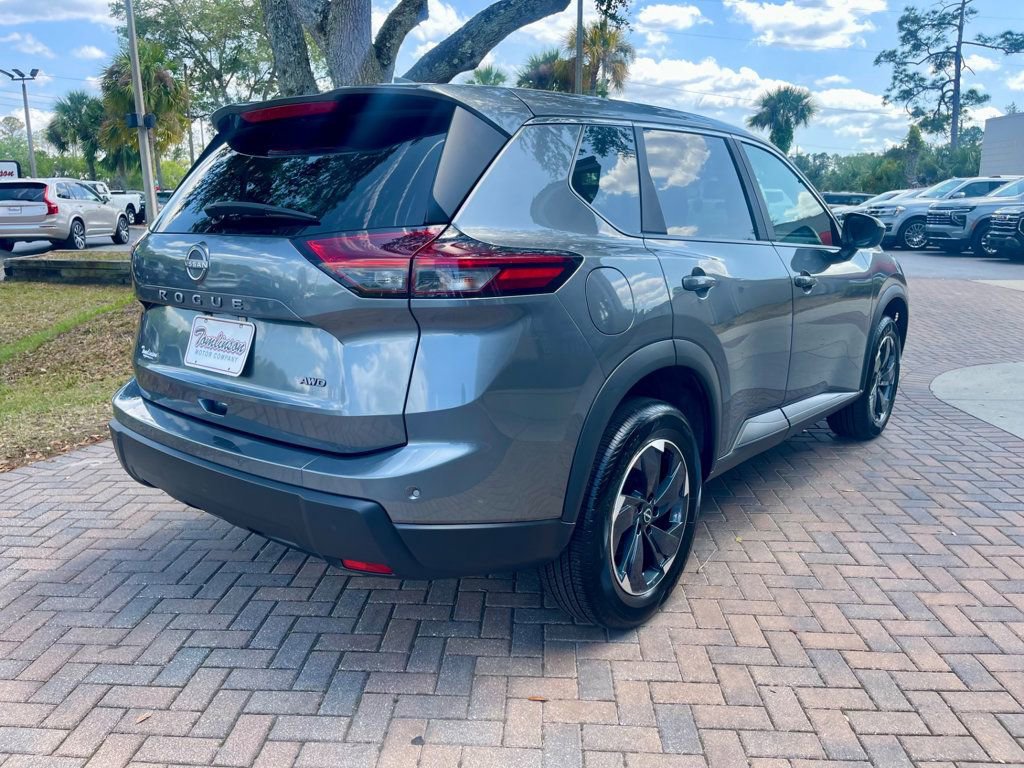 Used 2025 Nissan Rogue SV AWD/4WD image 6