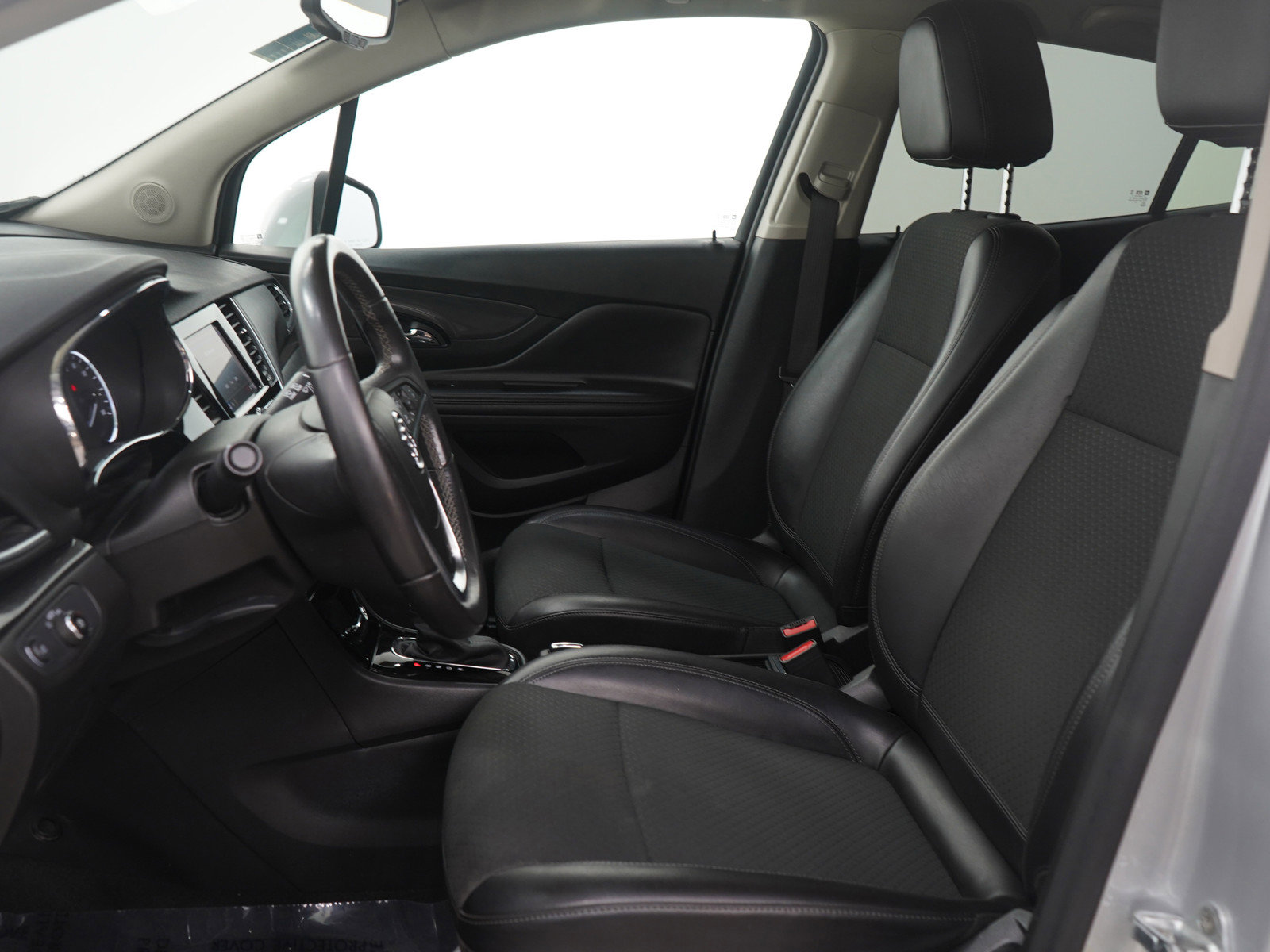 Used 2022 Buick Encore Preferred image 15